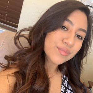 Meet your Posher, Mireya